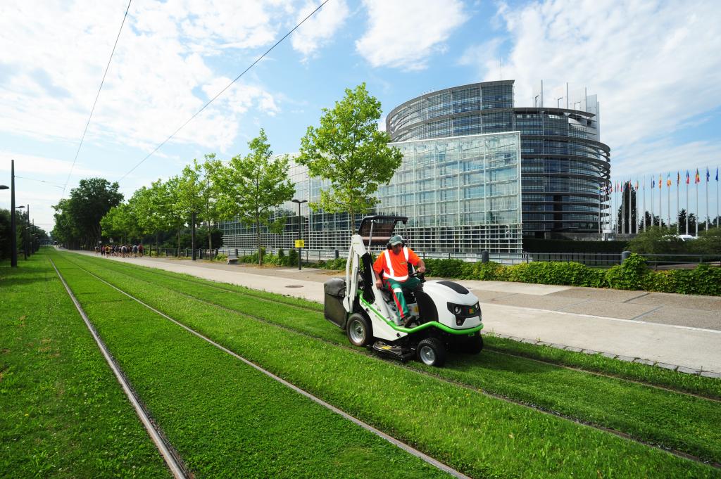 buffalo 124_benzyna_traktorek_etesia_zielony